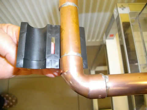 Emergency Pipe Repair Tool That Stops Leaks Fast In Seconds, Reusable Leak Sealer for copper pipe, portable use.