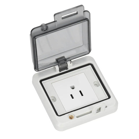 Built Tough Heavy Duty US Standard Waterproof Electrical Socket 127V 15A Industrial IP66 Outlet with clear protective lid open.