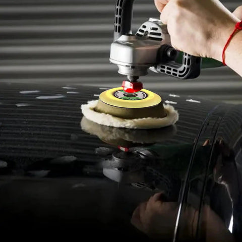 Person using 130 Pcs 3 Inch Sanding Discs Kit Wet Dry Grit 60 To 10000 With One Eighth Inch And One Quarter Inch Shank Backer Plate M10