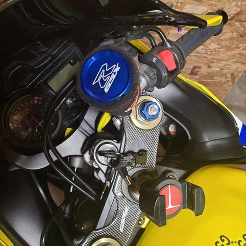 Ride Ready Front Brake Fluid Reservoir Protection Cover And Oil Filler Cap Sock For GSXR 600 750 1000 Motorcycles CNC 6061 Aluminum
