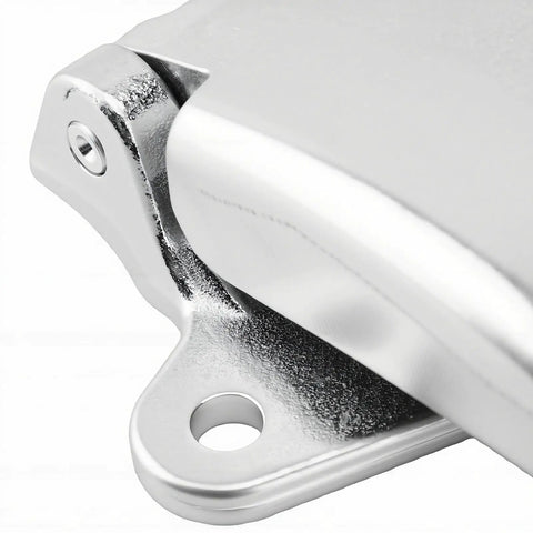 Heavy Duty Steel Rear Door Hinge Straight Swap Fit For Daily 2014 Onward Commercial Rig close-up view of the mounting bracket.