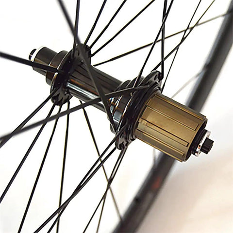 700C Carbon Fiber Road Wheelset With Alloy J Bend Hub And Beefy Aero Spokes For Tubular Clincher Or Tubeless Rims close-up