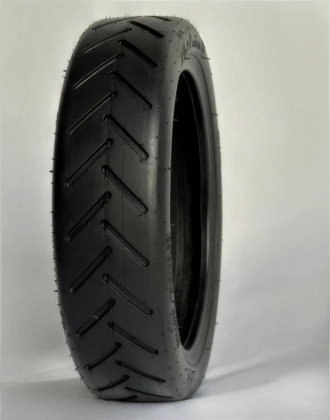 Thicker 8.5x2 Scooter Inner Tube Replacement For 8.5 Inch Wheels Fits Xiaomi M365 Gotrax Gxl V2 And Other Popular 8.5 Inch Scooters Durable Pneumatic Tube For Smoother Ride Quality And Puncture Protection 1 Set, showing side view of a black rubber inner tube.