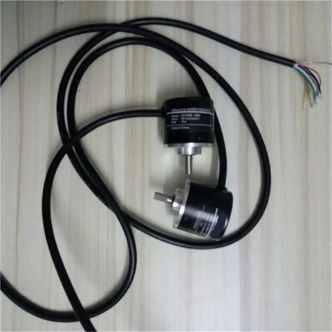 Single Turn Magnetic Absolute Rotary Encoder With SSI Output RS485 RTU Interface High Precision 15 To 16 Bit Resolution 9 To 24V Power Plug