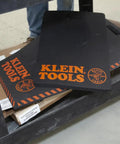 Knee Pad With Handy Handle For Kneeling, 1 Inch Thick NBR Foam Kneeling Pad with strap on table, ideal for tradesmen