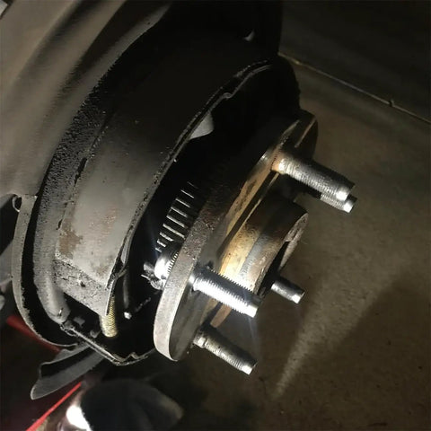 Wheel hub with 5 Pack Wheel Studs 1/2-20 For Jeep Grand Cherokee Commander And Wrangler JK Rear 2002 2010 2007 2018 High Strength 10.9 Grade Steel