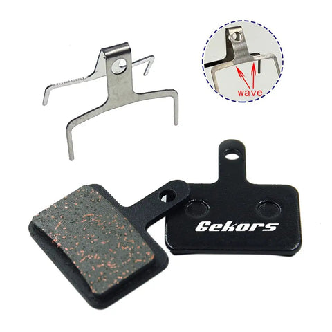 Quiet Semi-Metallic Bike Brake Pads for MTB and E-Bike with spring, showing copper fibers and metal backing, Gekors brand visible.