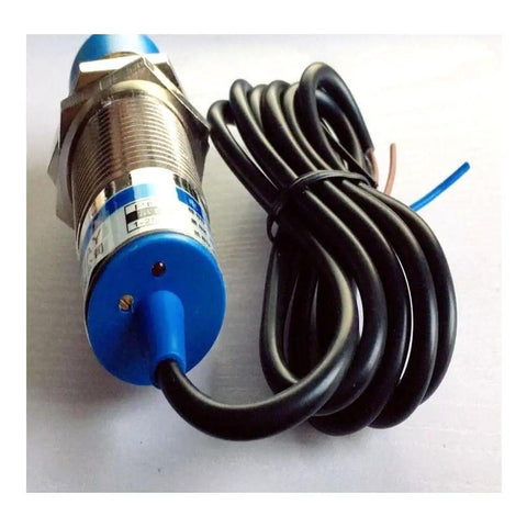 Heavy Duty Capacitive Proximity Sensor 30mm Diameter With 1 to 25mm Detection Range, DC 6 to 36V, PNP 3 Wire NC, coiled cable view