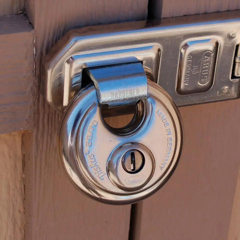 Diskus Solid Body Storage Padlock 80mm Wide For Lock It Down Storage And Transport With 2 Keys Keyed Alike Durable Steel Housing