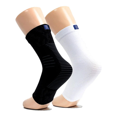 Toeless Compression Socks For Neuropathy Relief And Plantar Fasciitis, Unisex Medium White, 1 Pair on display mannequins