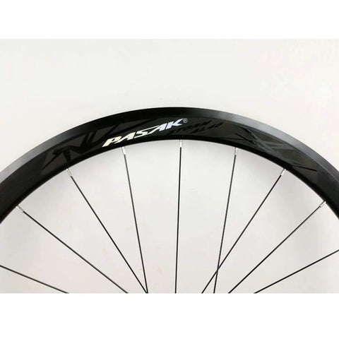 700C Road Bike Wheelset With Carbon Fiber Hub And 40mm Matte Aluminum Rim Quick Release CV Brake Compatible close-up