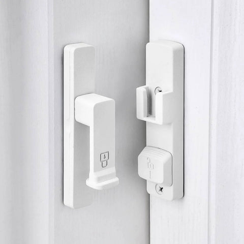 Matte White 90 Degree Barn Door Lock With Dual Locking System Zinc Alloy Right Angle Latch installed on white door