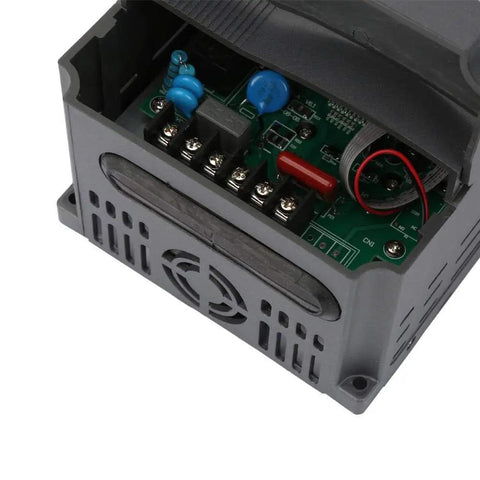 High Precision VFD Inverter For 3 Phase Motors 220V 1.5kW PWM Frequency Converter internal view with circuit and connectors