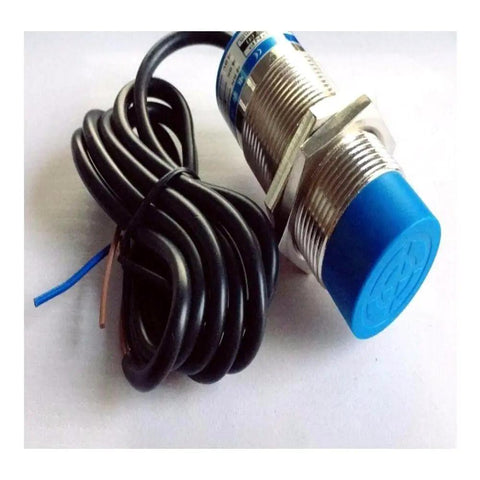 Heavy Duty Capacitive Proximity Sensor 30mm Diameter With 1 to 25mm Detection Range, DC 6 to 36V, PNP 3 Wire NC in coiled view