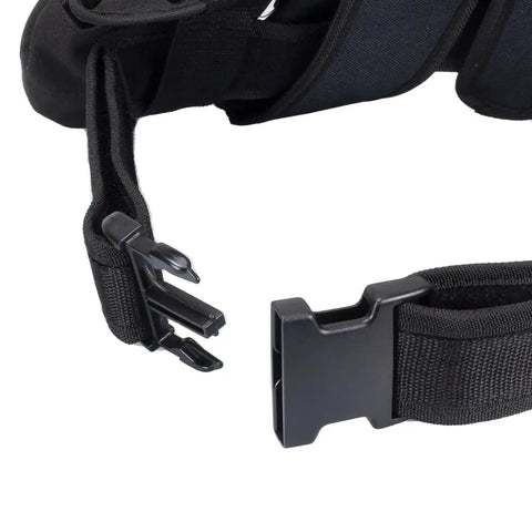 Close-up of quick release buckle on hands free car detailing tool belt, built with rugged 600D oxford fabric and adjustable strap