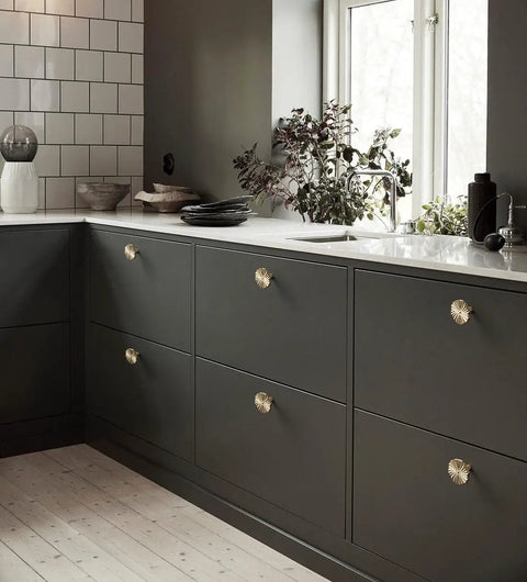 Modern kitchen with 6 Pack Zinc Alloy Drawer Knobs Champagne Bronze Cabinet Knobs With Flower Design on dark cabinets.