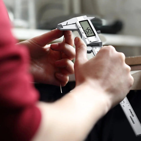 Person using Digital Calipers Measuring Tool With Large LCD Screen, Stainless Steel, Auto Off, Splash Proof, 6 Inch/150mm