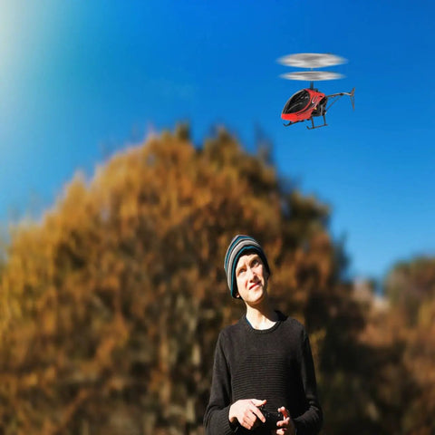 Boy outdoors flying Remote Control Helicopter Toy For Kids 2 Channel RC Helicopter With 2.4 GHz Dual Speed Flight One Button Lift