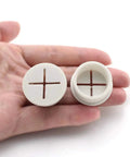 1 Inch Desk Grommet Set, 10 Pack Cable Hole Covers With Hole Saw in hand, white detachable covers, DIY cable management