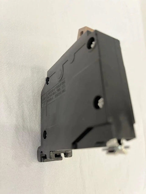 Top Shelf 1 Pole 15 Amp Circuit Breaker Plug And Play Molded Case Style With Thermal Magnetic Protection 10 Kaic Rating 120/240V side view angle
