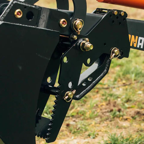 Mechanical Backhoe Thumb Attachment For Excavators Bolt On 5 Position Adjustable Thumb with heavy-duty grip on digging site