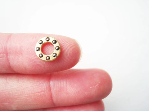 Pocket Folding Knife Pivot Pin Flat Washers 4.3mm Replacement Gasket Set With Brass Spacer And Stainless Steel Ball Beads 1.1mm Thick Gasket 1.588mm Ball Diameter For Smooth Snappy EDC Action, brass washer on finger