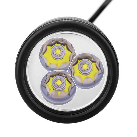 Close-up of 3 LEDs in Beast 3,000 Lumen Primary Canister Dive Light For Underwater Night And Cave Diving, 150m Depth