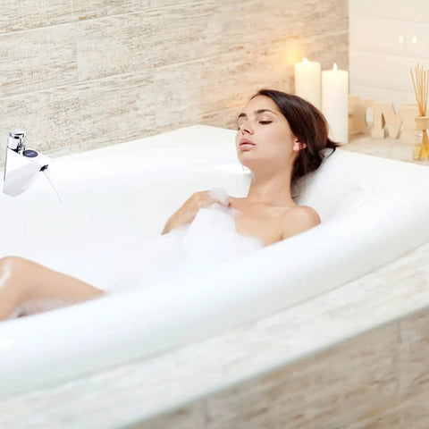 Digital Temperature Faucet For Single Hole Bathrooms With LED Temperature Display And Memory Control Hot And Cold Rotation in use