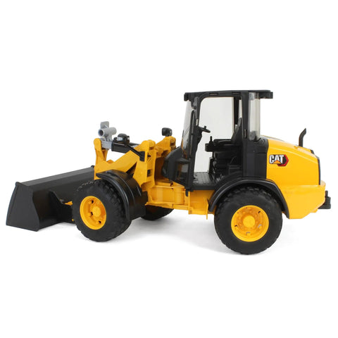 Cat Wheel Loader 1 To 16 Scale Model With Articulated Steering And Fully Functional Loading Arm