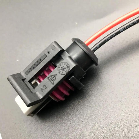 Close-up of GT150 3 Pin Pressure Sensor Connector Kit with Wires 20 AWG, 10 Pack Premium Aftermarket Plug Clip for Pressure Transducers Replacement