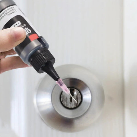 Graphite Powder Lubricant For Locks And Hinges Dry Moisture-Resistant Formula 50ml Carbon-Based Powder With Needle Tube Applicator in use