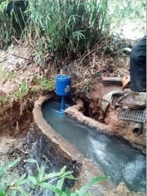 Micro Hydro Turbine Generator 3KW for rivers and creeks installed in a natural stream, blue die cast aluminum case, 220V single phase.