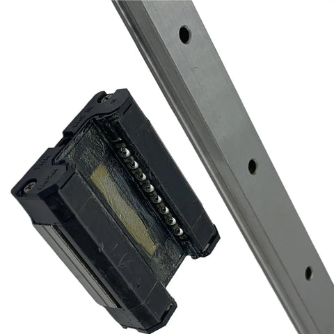 One Piece Linear Block SRS15M SRS15 M1UU SS Guides Rails Carriage Bearings Guideway Slider close-up on guide rail and carriage