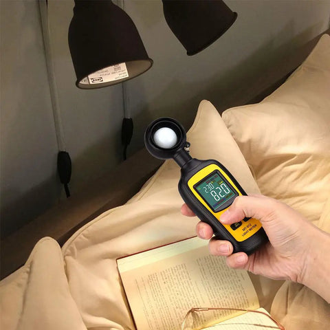 Digital Illuminance Meter Handheld Light Meter With Ambient Temperature Range 0 To 200000 Lux in use on a bed with lamp