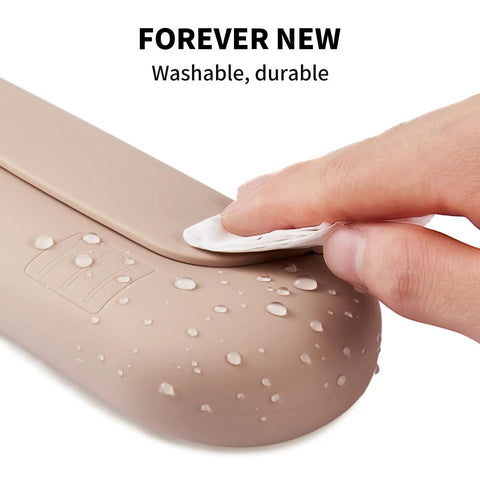 Silicone Makeup Brush Holder Travel Cosmetic Bag With Magnetic Closure cleaned with soft cloth showing anti-fall out design