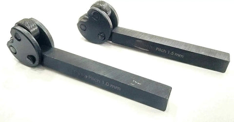 Pivot Head Knurling Tool Set With Half Inch Square Shank Two Piece Kit Featuring 1.0 Mm And 1.5 Mm Knurl Pitches For Lathe Pro Grade Grippy Texture And Real World Handling, showing top view of knurling tools.