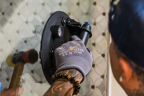 Electric Vacuum Suction Cup Lifter for Tiles Glass Doors and Drywall in use by glazier