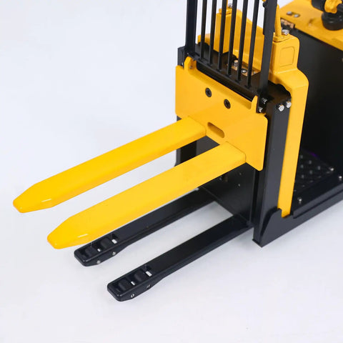 Get Your Hands On This Wheelfun RTR Metal 1/14 Electric Remote Control Forklift MO55 close-up of yellow lifting forks and base.