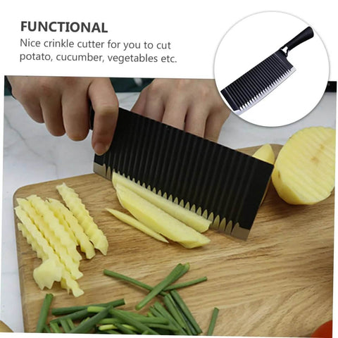 Front view of SOLUSTRE stainless steel wavy chopper knife for crinkle potato slices on a cutting board
