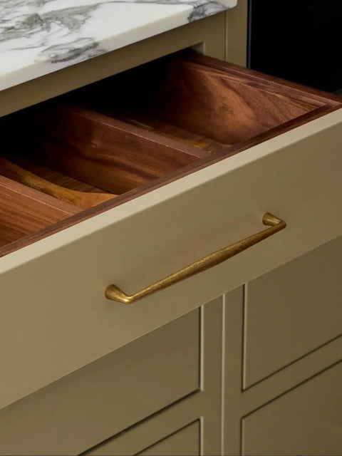 Upgrade Your Cabinets Today With These Straight Up Classic Antique Brass Pulls For Kitchen Drawers Cupboards And Dressers Featuring Solid Zinc Alloy Build And A Clean 7 56 Inch Hole Center Dimension That Brings Old School Charm To Any Fresh Renovation: close-up of antique brass handle on kitchen drawer.