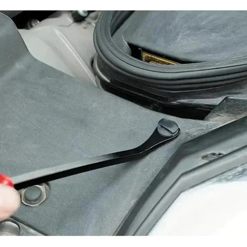 Tool removing clip using 190 Piece Car Plastic Bumper Clip Kit with 6 Styles Retainer Fasteners and Push Rivets for Auto Body Repairs.