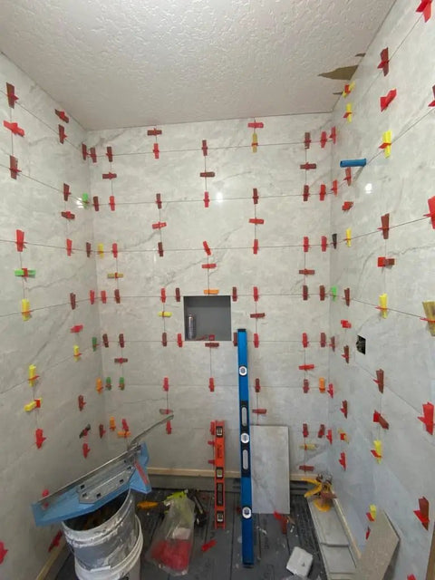 Pro Grade Tile Leveling System With 600 Spacers, 4 mm Leveling Clips For Wall And Floor Install, tiles aligned on wall