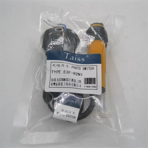 Packaged Retroreflective Photoelectric Sensor 2m Sensing Range NPN NO 3 Wire Proximity Switch with Reflector Model E3F R2N1.
