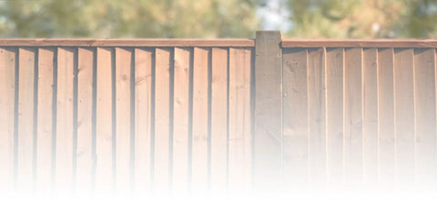 Wooden fence assembled with Deck Drive Wood Screw Type 316 Stainless Flat Head Number Ten X Two And A Half Inch T25 Drive for Hard Wood.
