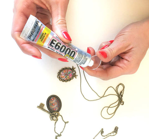Applying Clear Multipurpose Adhesive For DIY Projects With Low Odor Self Leveling And Flexible Bond UV Resistant to jewelry