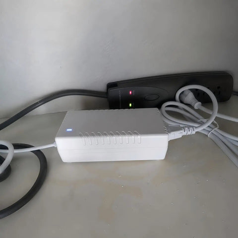 Drop-In 54V 3.9A 210W Power Adapter For UniFi XG 6 PoE Gear, Plug-And-Play Replacement White Power Supply For US-XG-6POE And USW-Ultra-210W 6/8-Port Switches, installed with cables