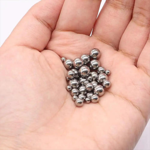 600 Pcs Stainless Steel Bearing Balls Set In 12 Metric Sizes From 1mm To 8mm For Bikes And Industrial Builds Corrosion Resistant Precision Mix Kit For Bearings Gears Sliders And DIY Machinery, assorted steel balls in hand