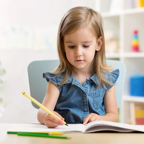 Young girl using Everlasting Inkless Pencil Set With 10 Reusable Pencils, 20 Erasers And 10 Replaceable Nibs for drawing.