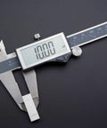 IP54 Digital Caliper 0 To 8 Inches 200 Millimeters Inch Metric Fractions Conversion Stainless Steel With Large LCD Screen