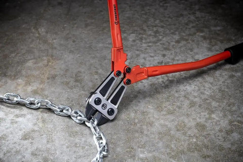 24-Inch High Leverage Compound Bolt Cutter With Stabilizer Handles cutting metal chain on concrete floor